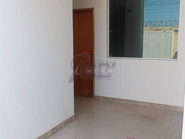 #5293 - Apartamento Usado para Venda em Montes Claros - MG - 2