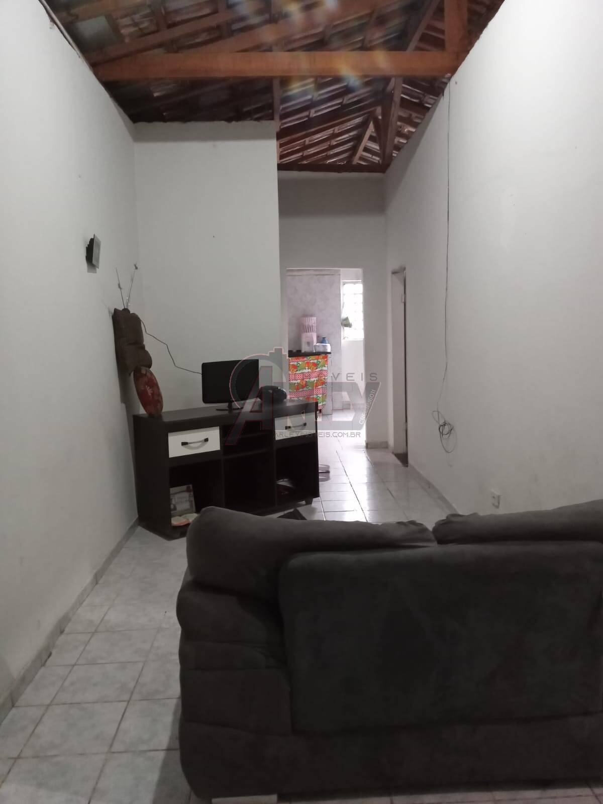 Casa à venda com 2 quartos, 70m² - Foto 1