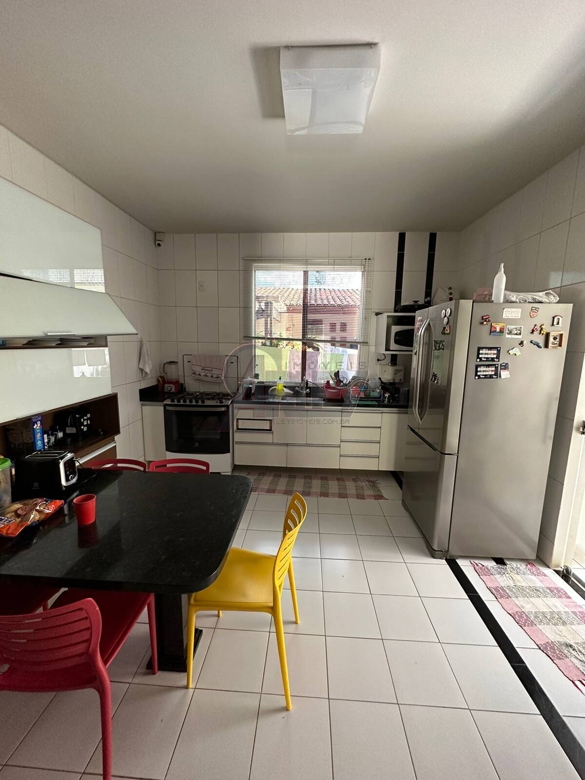 Casa à venda com 3 quartos, 210m² - Foto 2