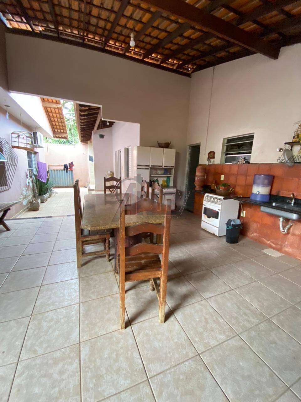 Casa à venda com 4 quartos, 500m² - Foto 2