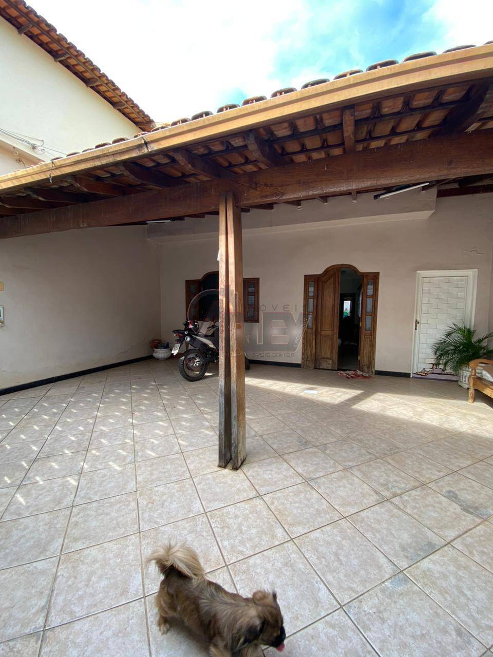 Casa à venda com 4 quartos, 500m² - Foto 1