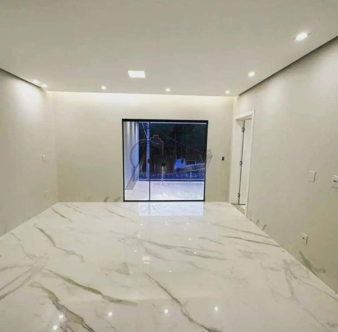 Casa à venda com 3 quartos, 250m² - Foto 3