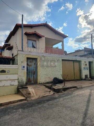 Casa à venda com 3 quartos, 240m² - Foto 2