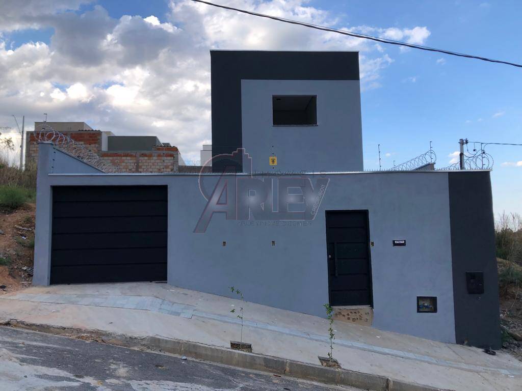 Casa à venda com 3 quartos, 82m² - Foto 1