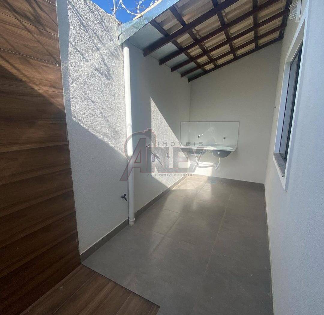 Casa à venda com 2 quartos, 50m² - Foto 3