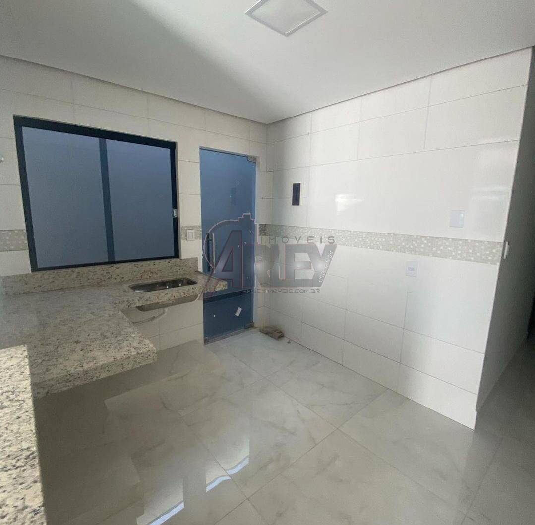 Casa à venda com 2 quartos, 50m² - Foto 4