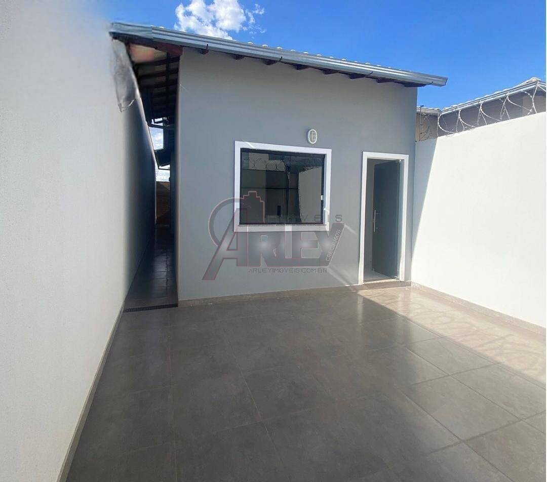 Casa à venda com 2 quartos, 50m² - Foto 1