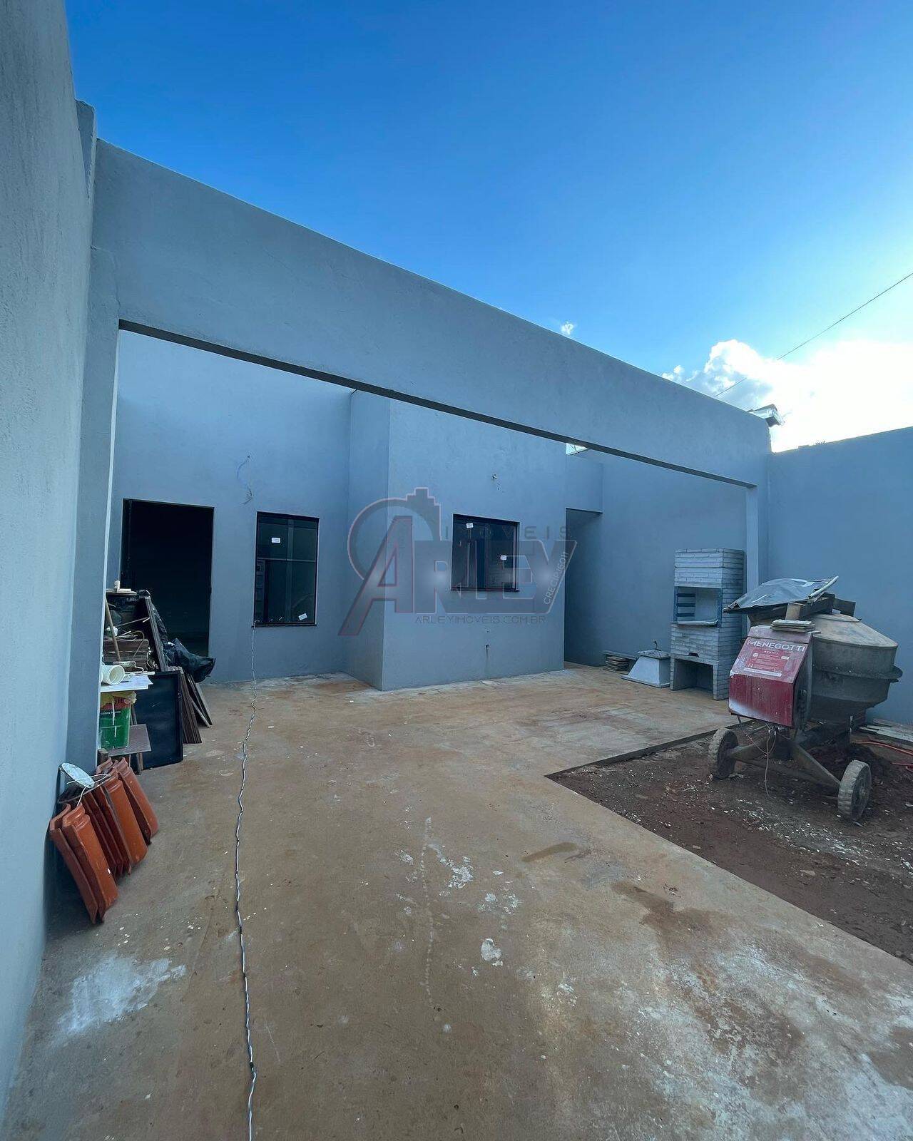 Casa à venda com 3 quartos, 70m² - Foto 1