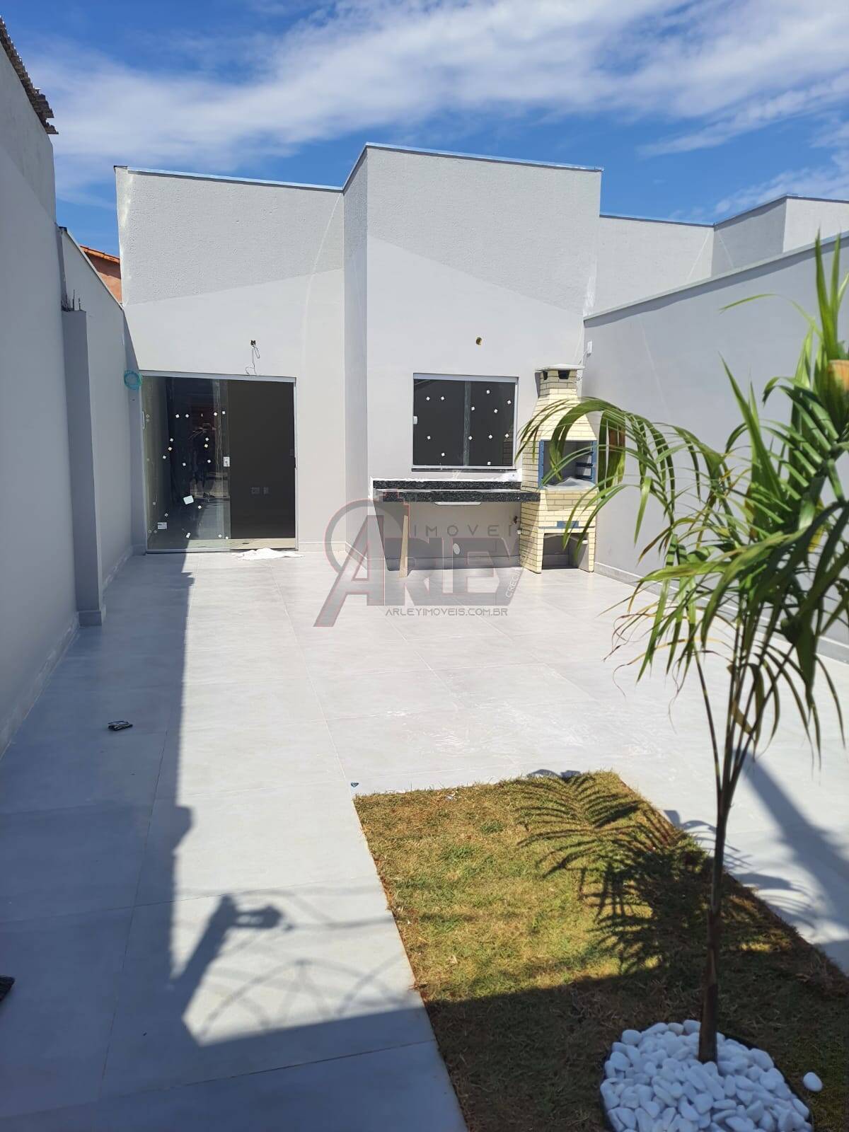 Casa à venda com 3 quartos, 60m² - Foto 1