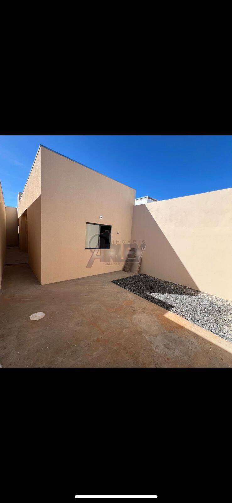 Casa à venda com 3 quartos, 75m² - Foto 1