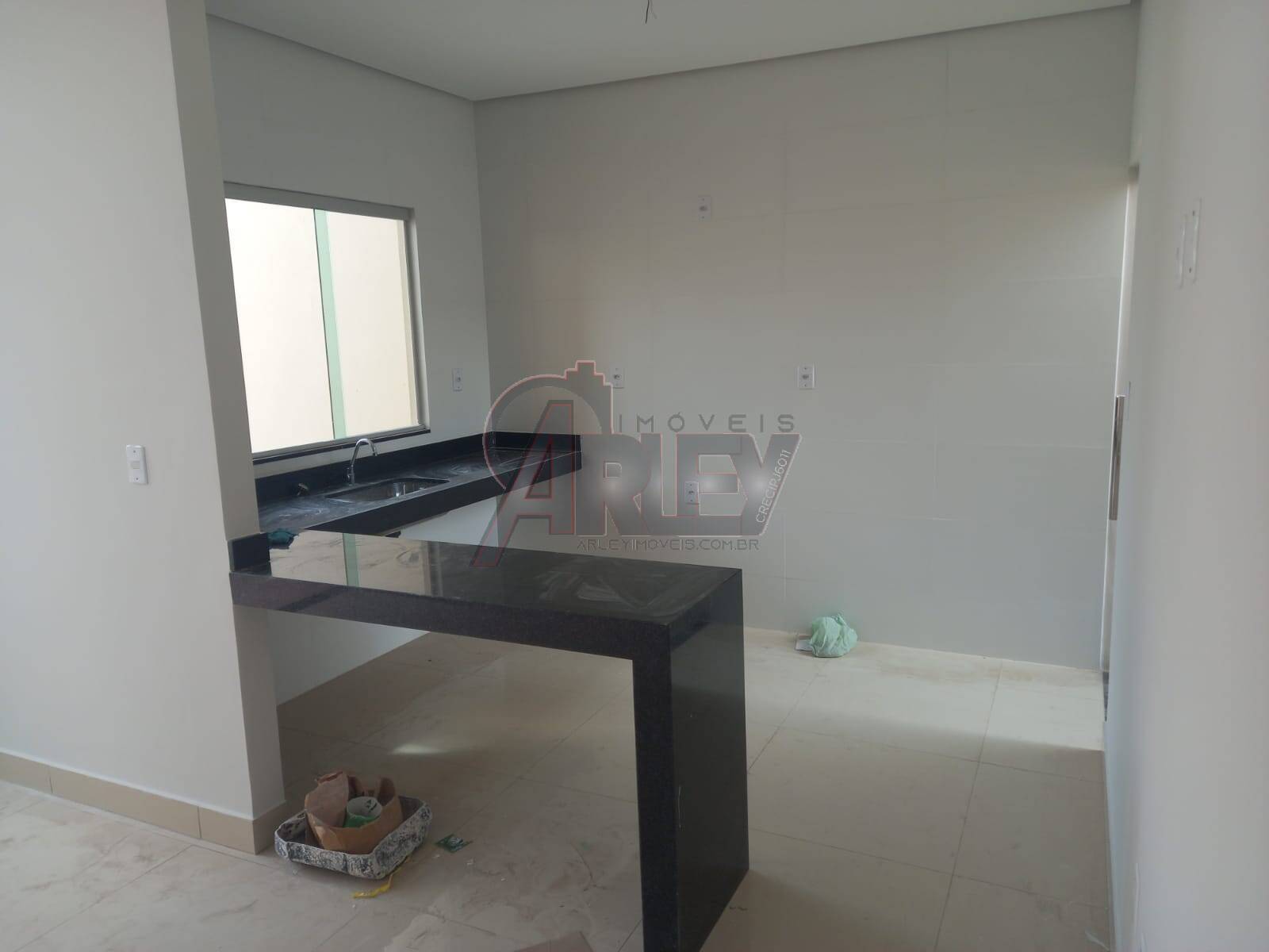 Casa à venda com 3 quartos, 110m² - Foto 1