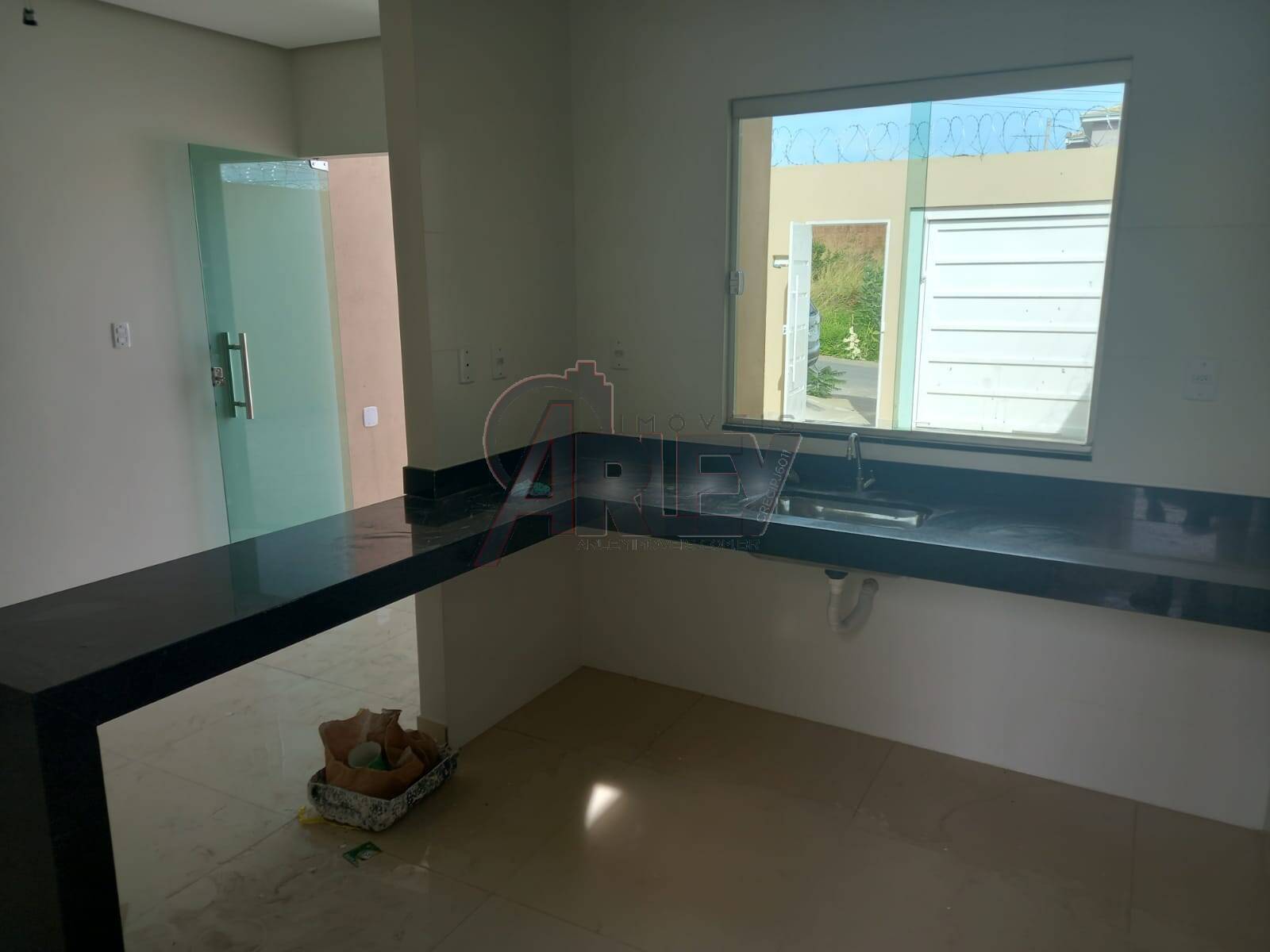 Casa à venda com 3 quartos, 110m² - Foto 2