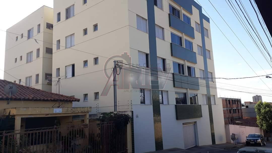 Apartamento à venda com 3 quartos, 87m² - Foto 1