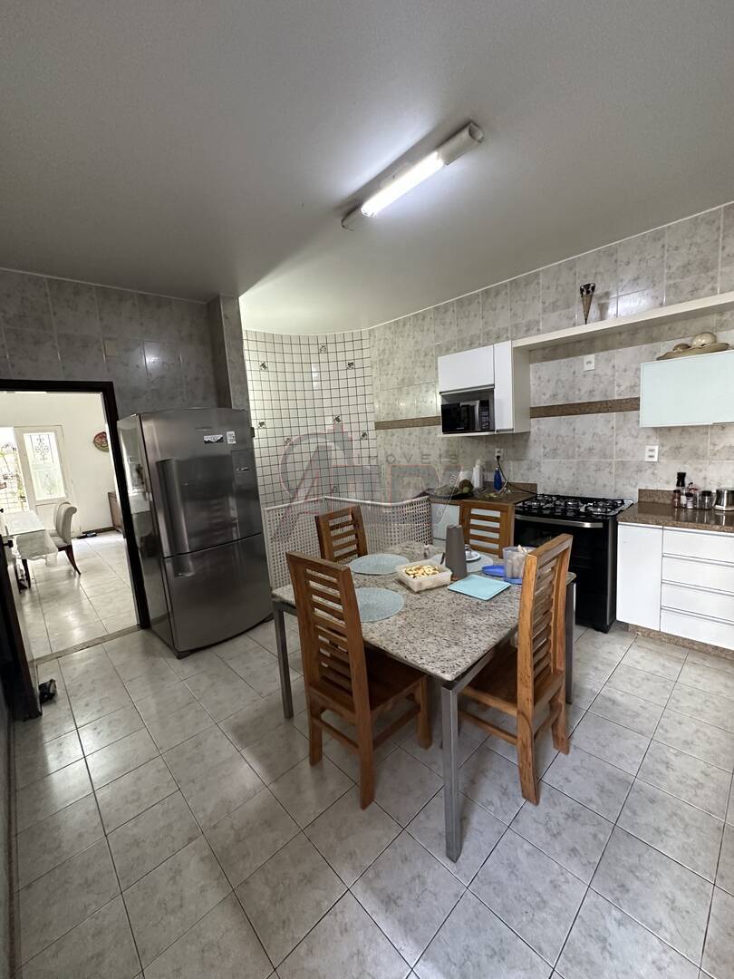 Casa à venda com 3 quartos, 200m² - Foto 10