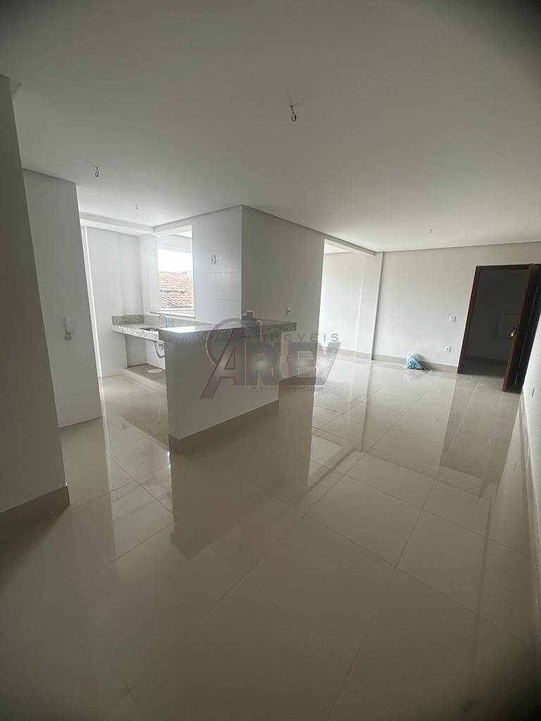 Apartamento à venda com 3 quartos, 98m² - Foto 2