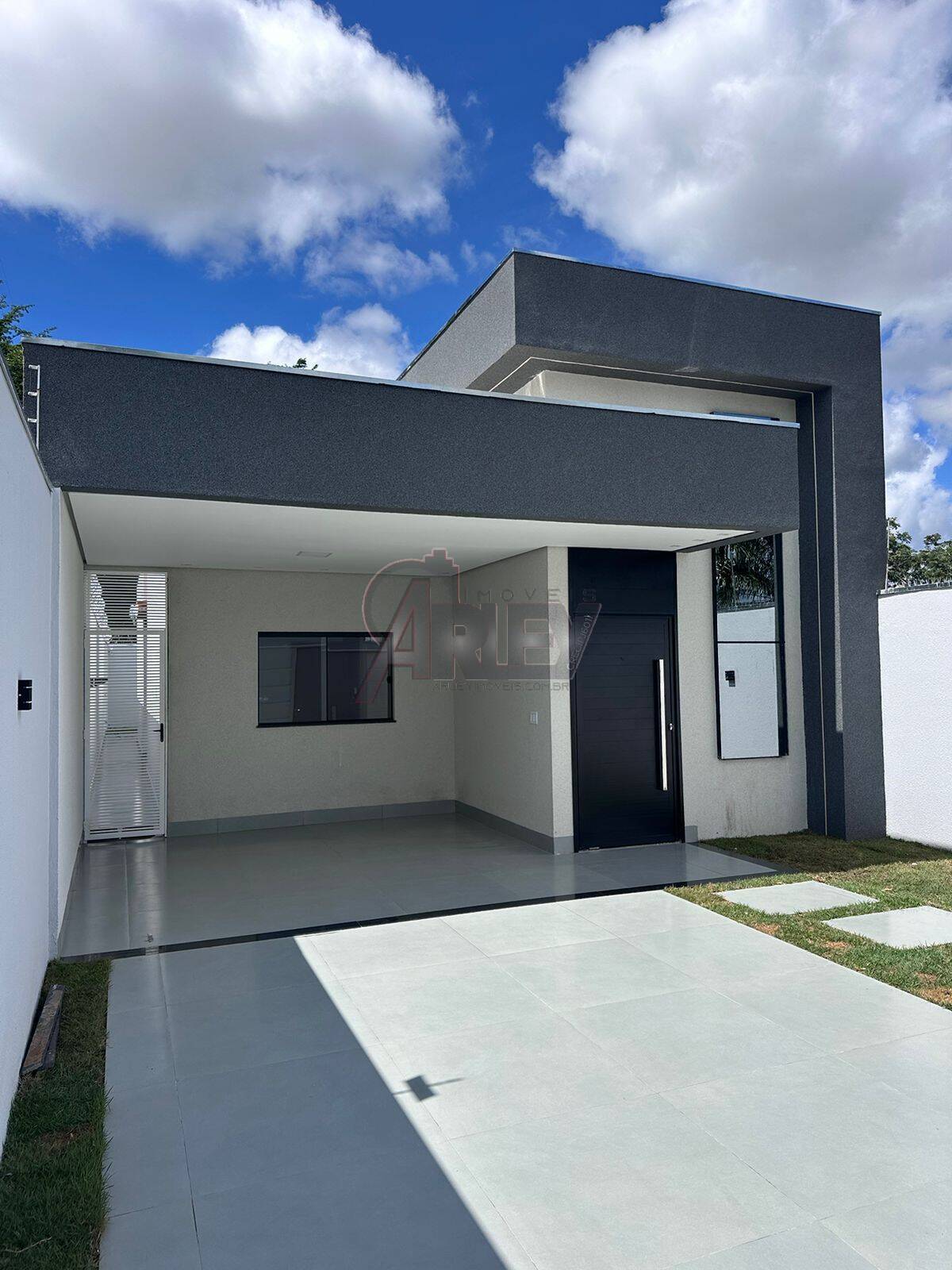 Casa à venda com 3 quartos, 247m² - Foto 1