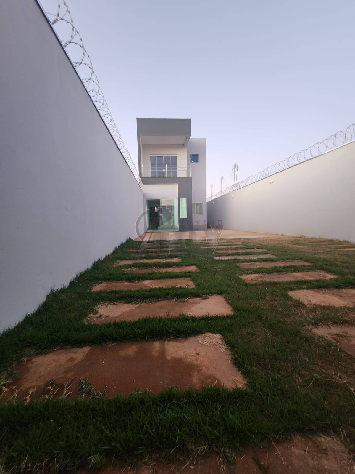 Casa à venda com 3 quartos, 90m² - Foto 1