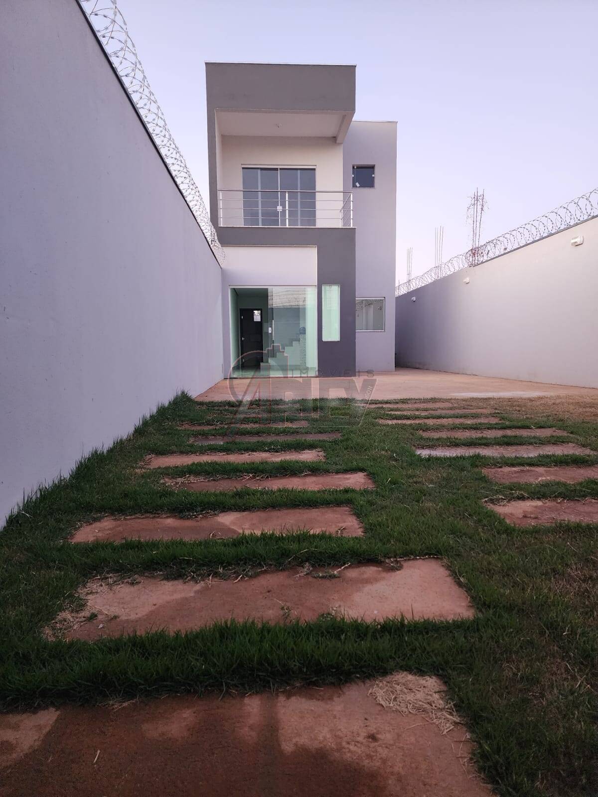 Casa à venda com 3 quartos, 90m² - Foto 2