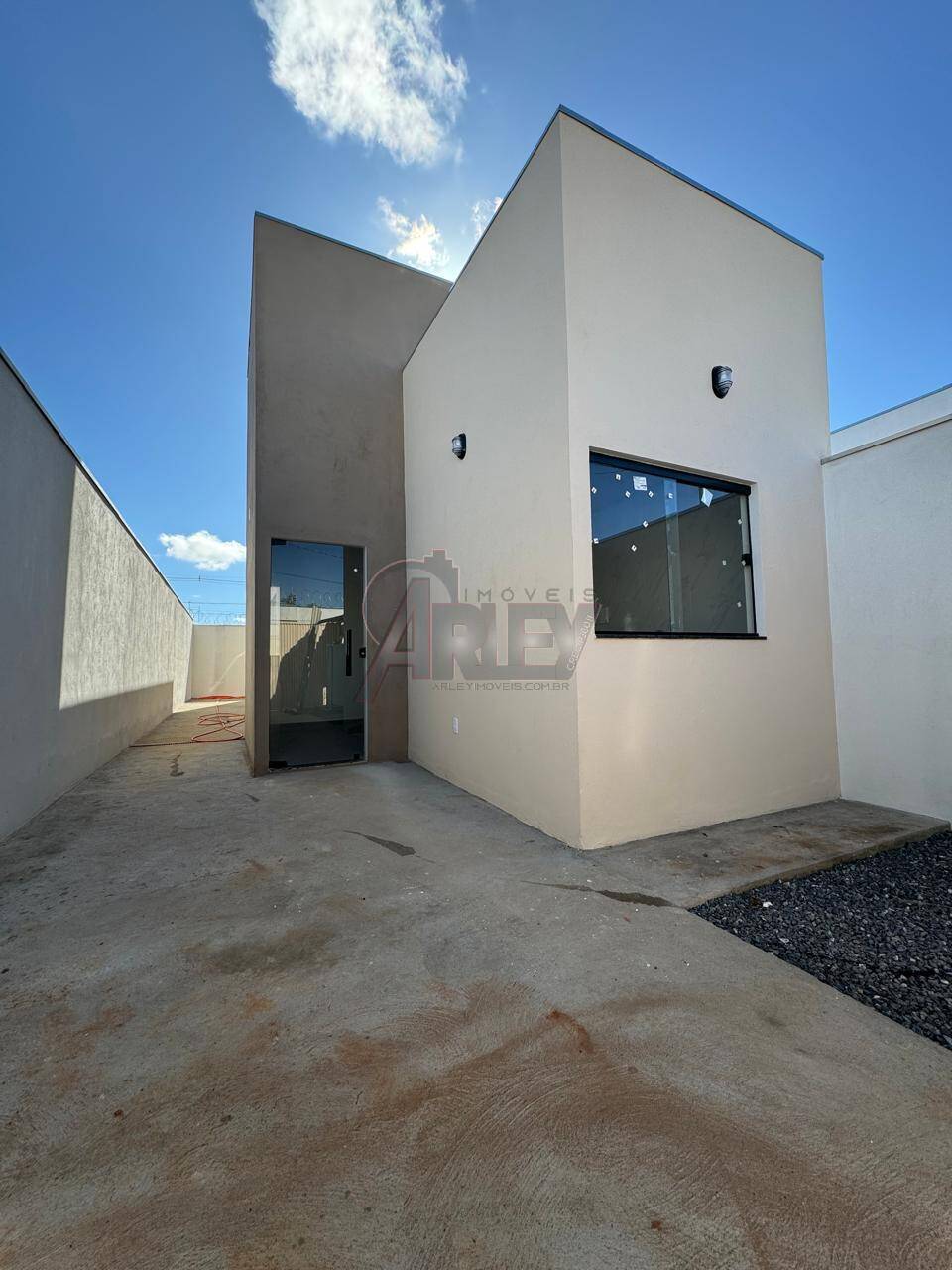 Casa à venda com 3 quartos, 50m² - Foto 2