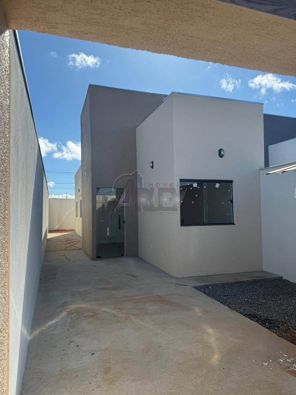 Casa à venda com 3 quartos, 50m² - Foto 1