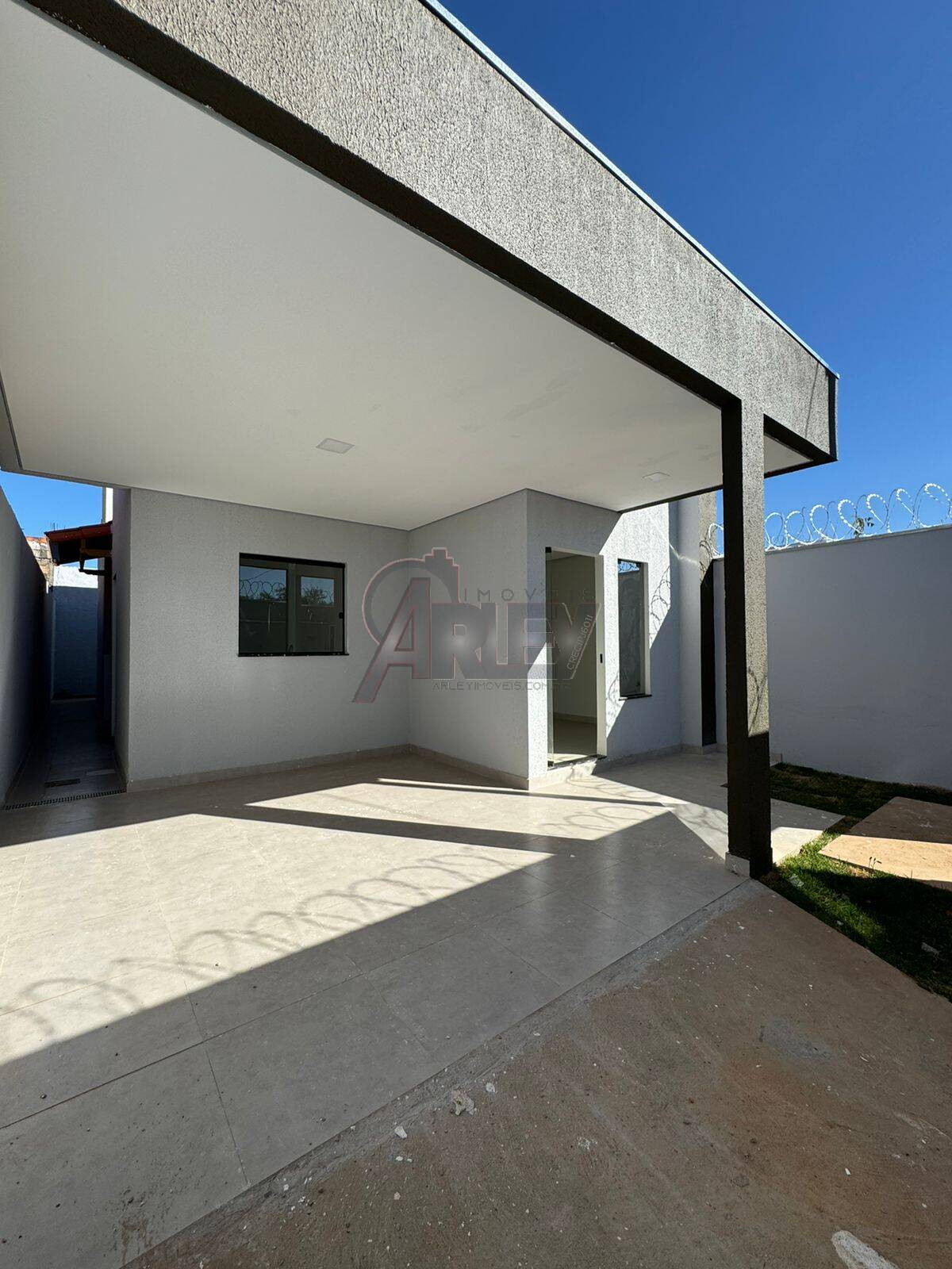 Casa à venda com 3 quartos, 80m² - Foto 2