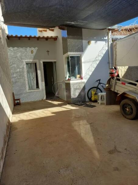 Casa à venda com 2 quartos, 120m² - Foto 1