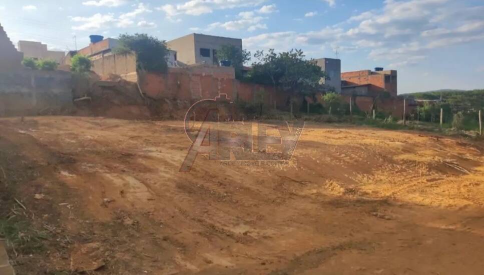 Terreno à venda, 180m² - Foto 1