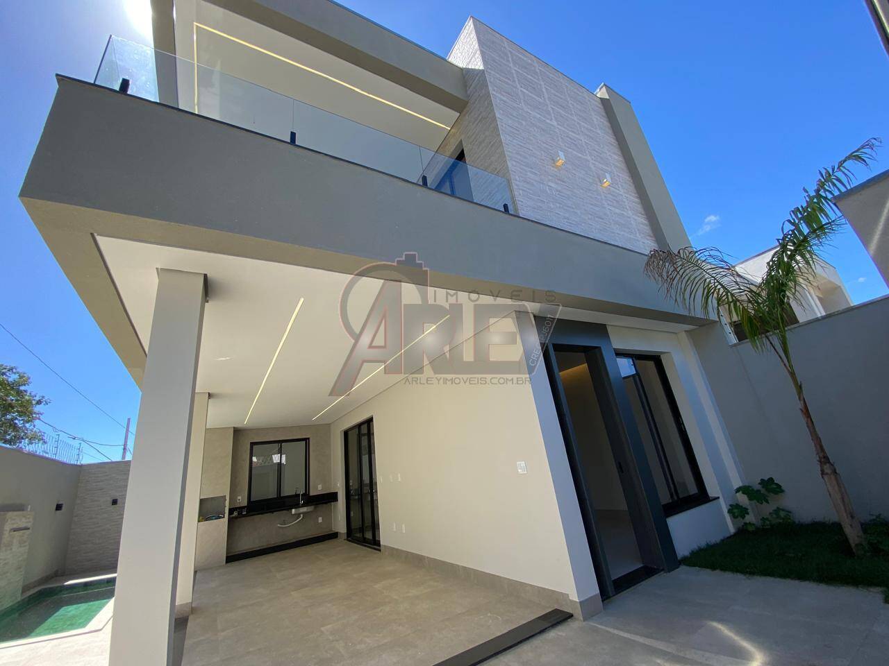 Casa à venda com 3 quartos, 155m² - Foto 1