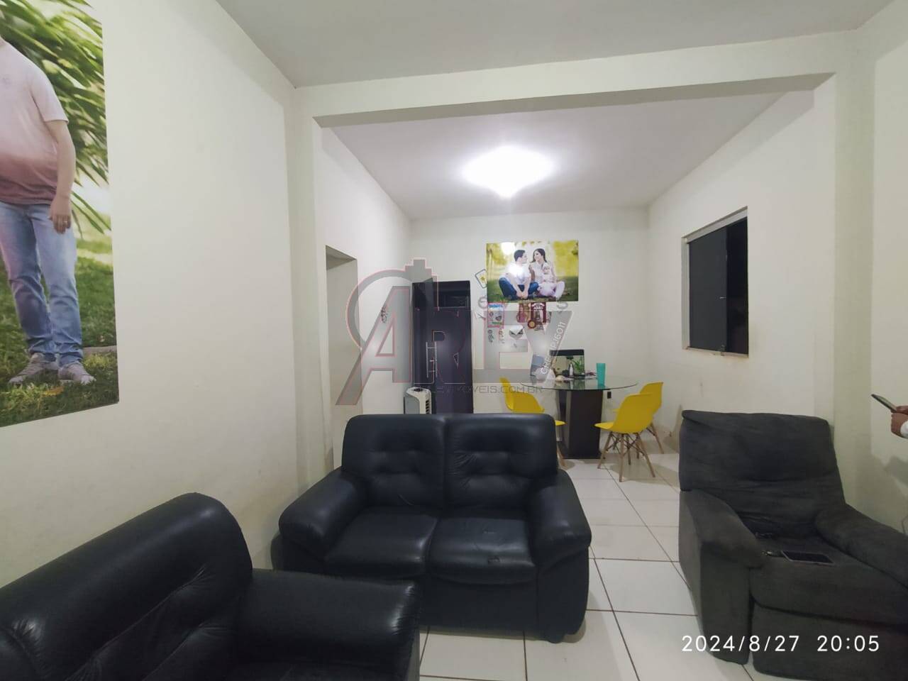 Casa à venda com 3 quartos, 200m² - Foto 1