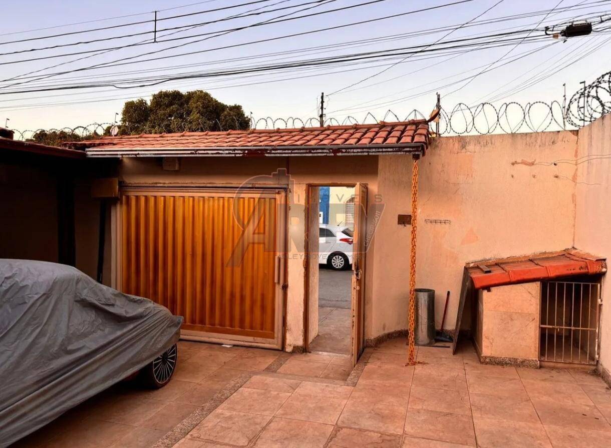 Casa à venda com 3 quartos, 70m² - Foto 2