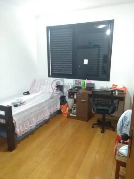 Apartamento à venda com 3 quartos, 200m² - Foto 2