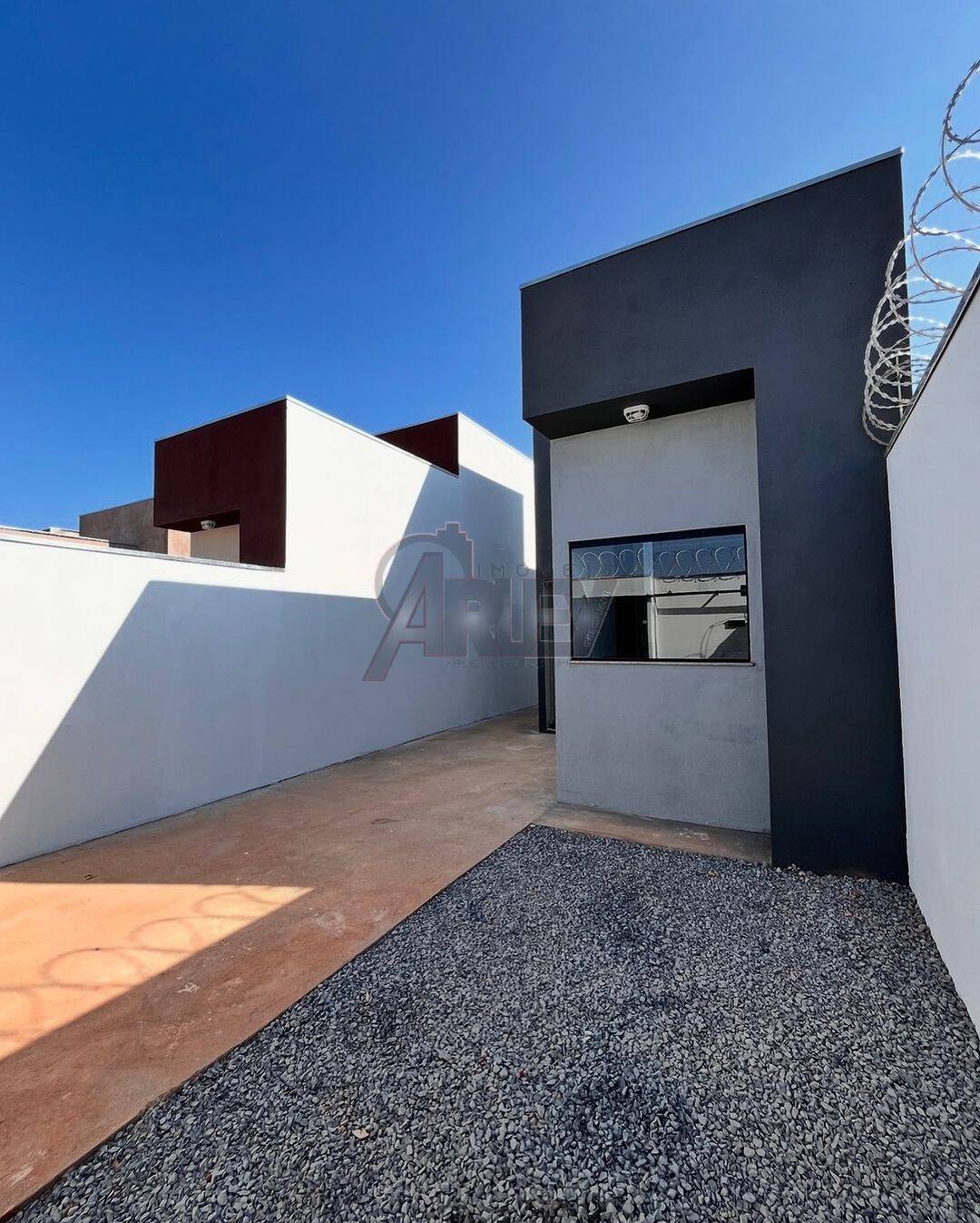 Casa à venda com 3 quartos, 50m² - Foto 1