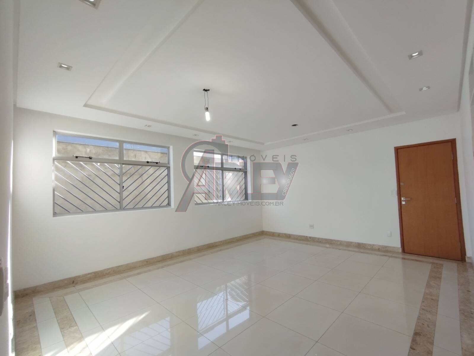 Apartamento à venda com 3 quartos, 120m² - Foto 2