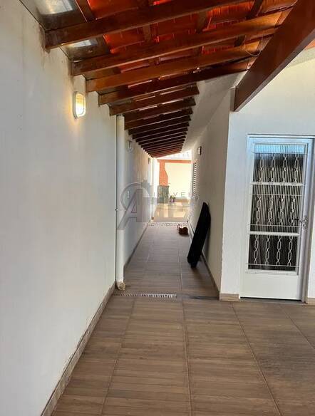 Casa à venda com 2 quartos, 250m² - Foto 2