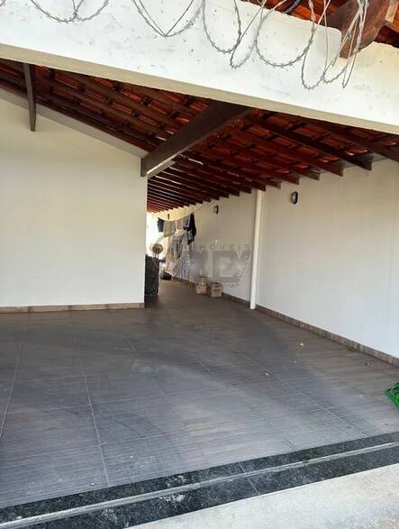 Casa à venda com 2 quartos, 250m² - Foto 4