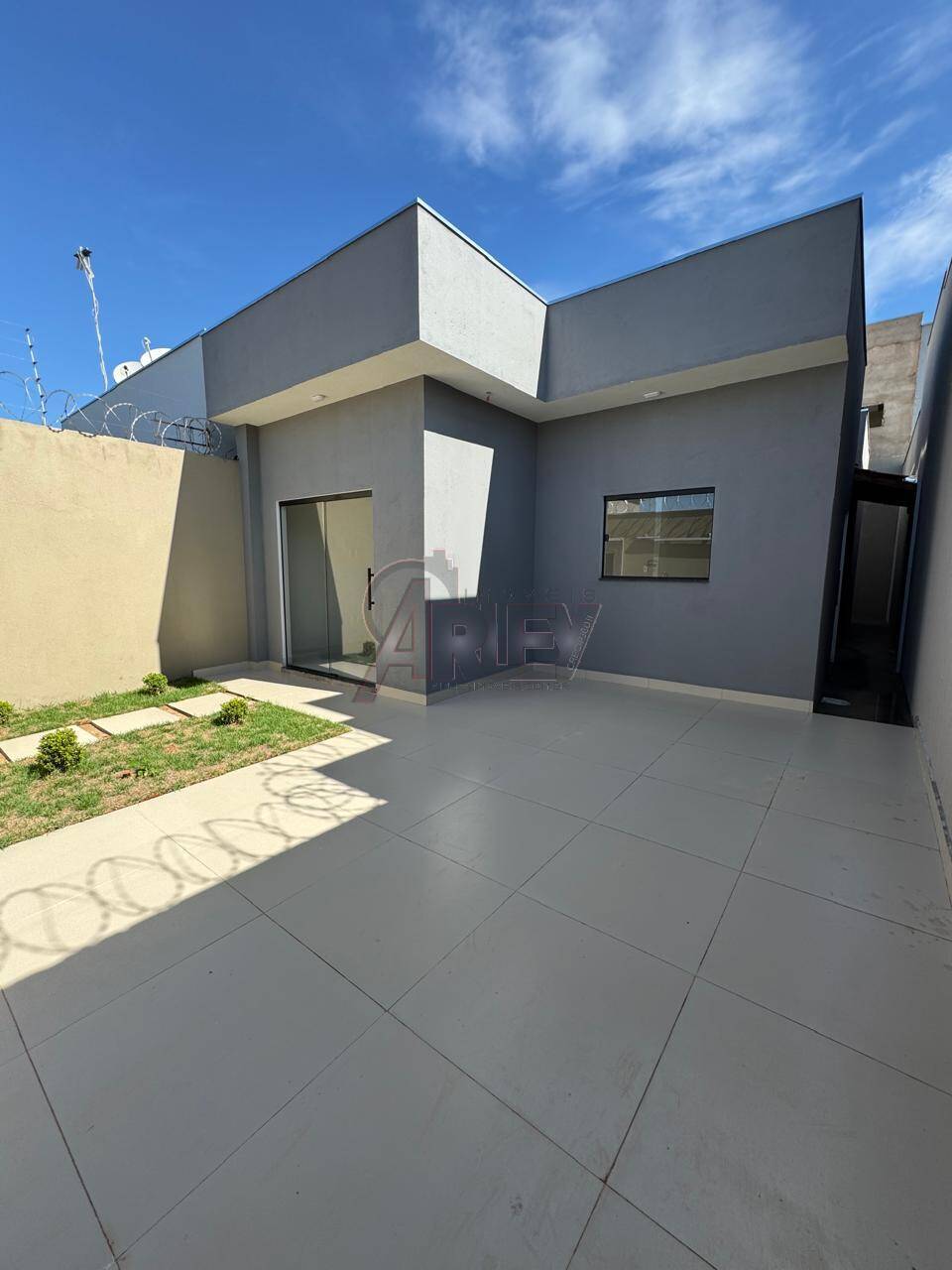 Casa à venda com 3 quartos, 64m² - Foto 2