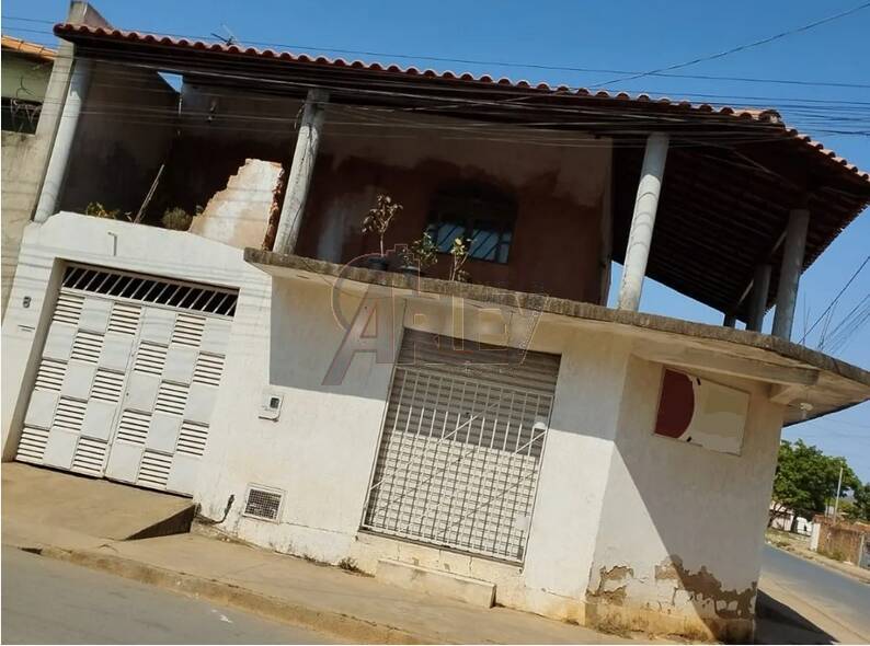 Casa à venda com 3 quartos - Foto 1