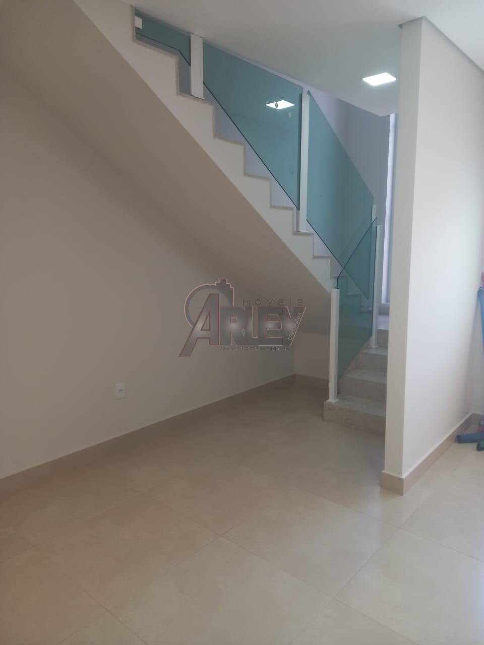 Casa à venda com 4 quartos, 140m² - Foto 3