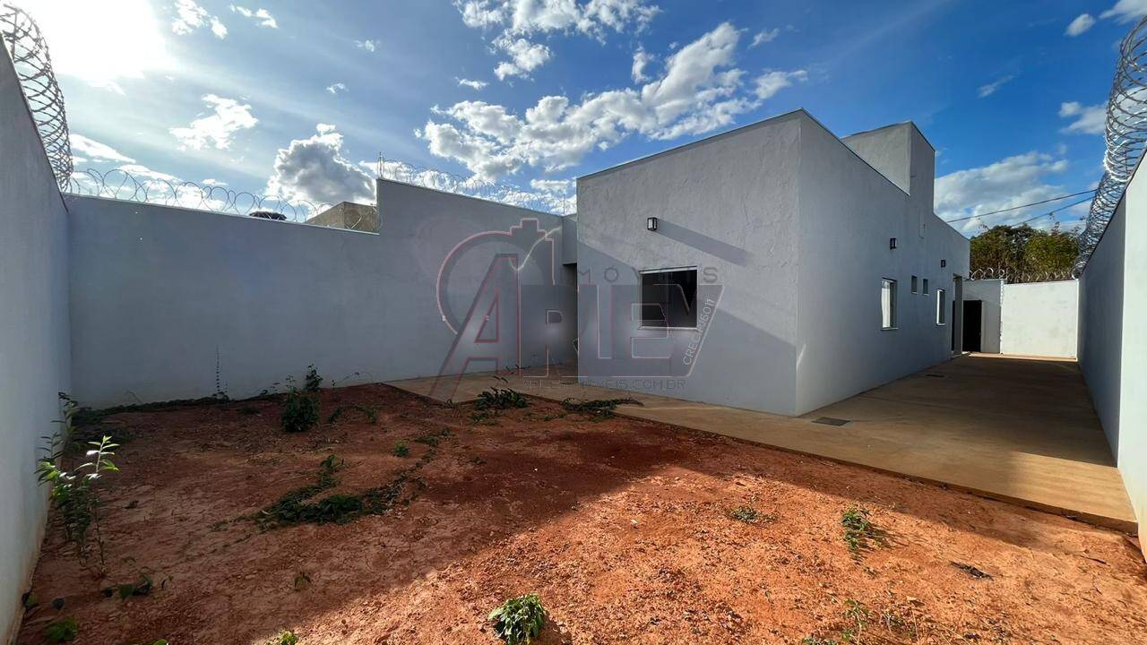 Casa à venda com 3 quartos, 100m² - Foto 4