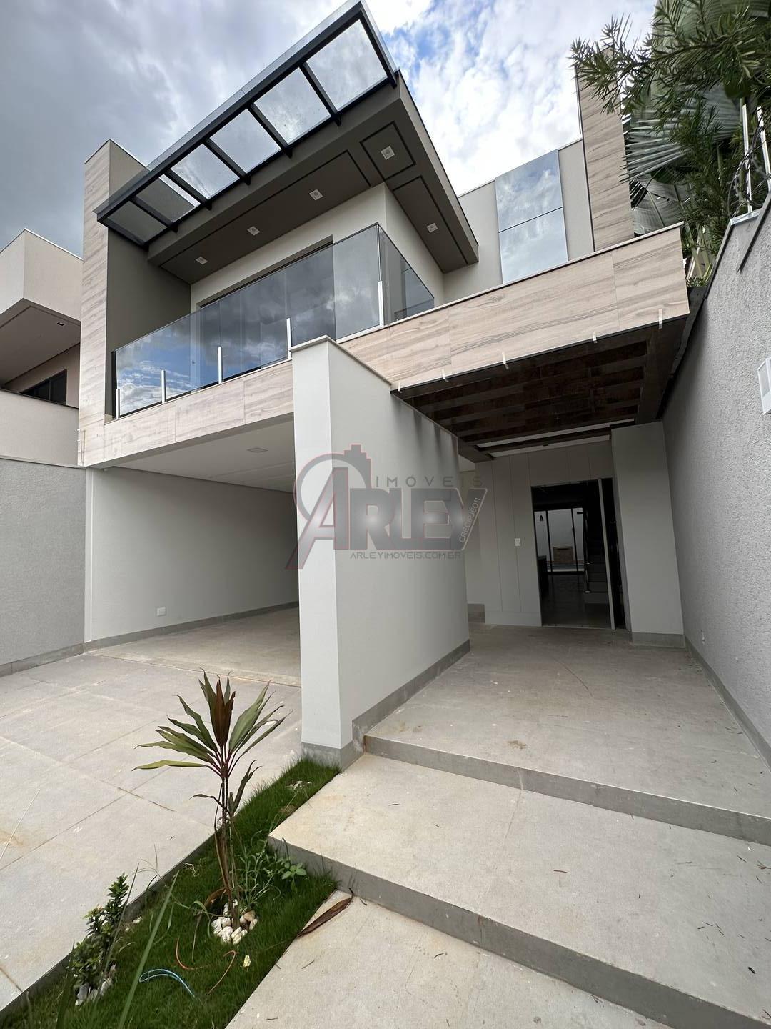 Casa à venda com 3 quartos, 225m² - Foto 1